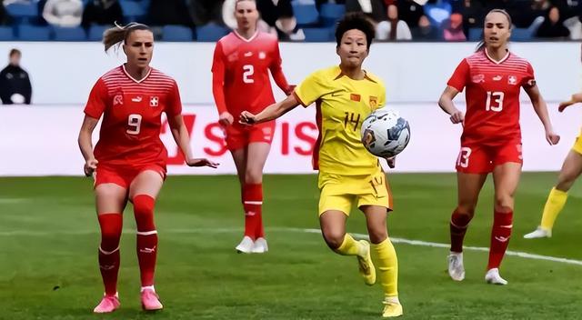 现代女足出征国际赛场,期待佳绩而归 现代女足出征国际赛场,期待佳绩而归