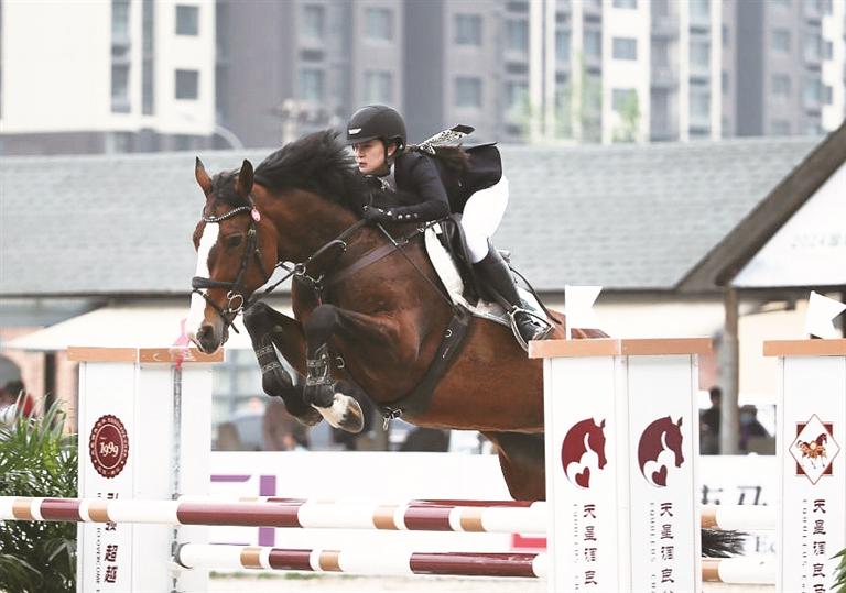 九游体育-沙特阿拉伯马术选手斩获金牌