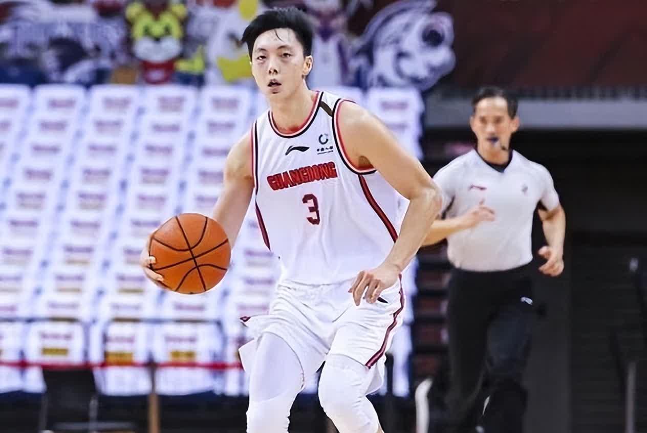 新疆队意气风发，在比赛中力压对手