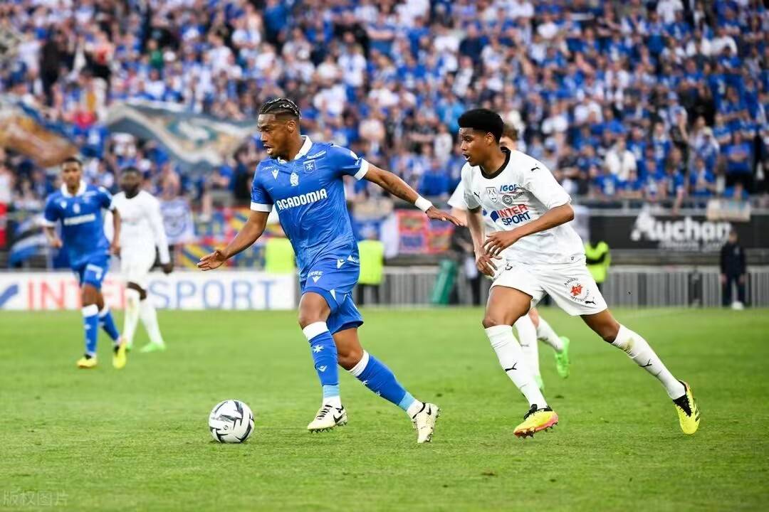 尼斯足球俱乐部在法甲联赛中表现出色 尼斯足球俱乐部在法甲联赛中表现出色