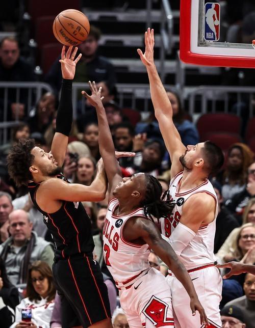 九游VIP-公牛客场击败火箭:拉文孤军奋战,带领球队赢球的简单介绍