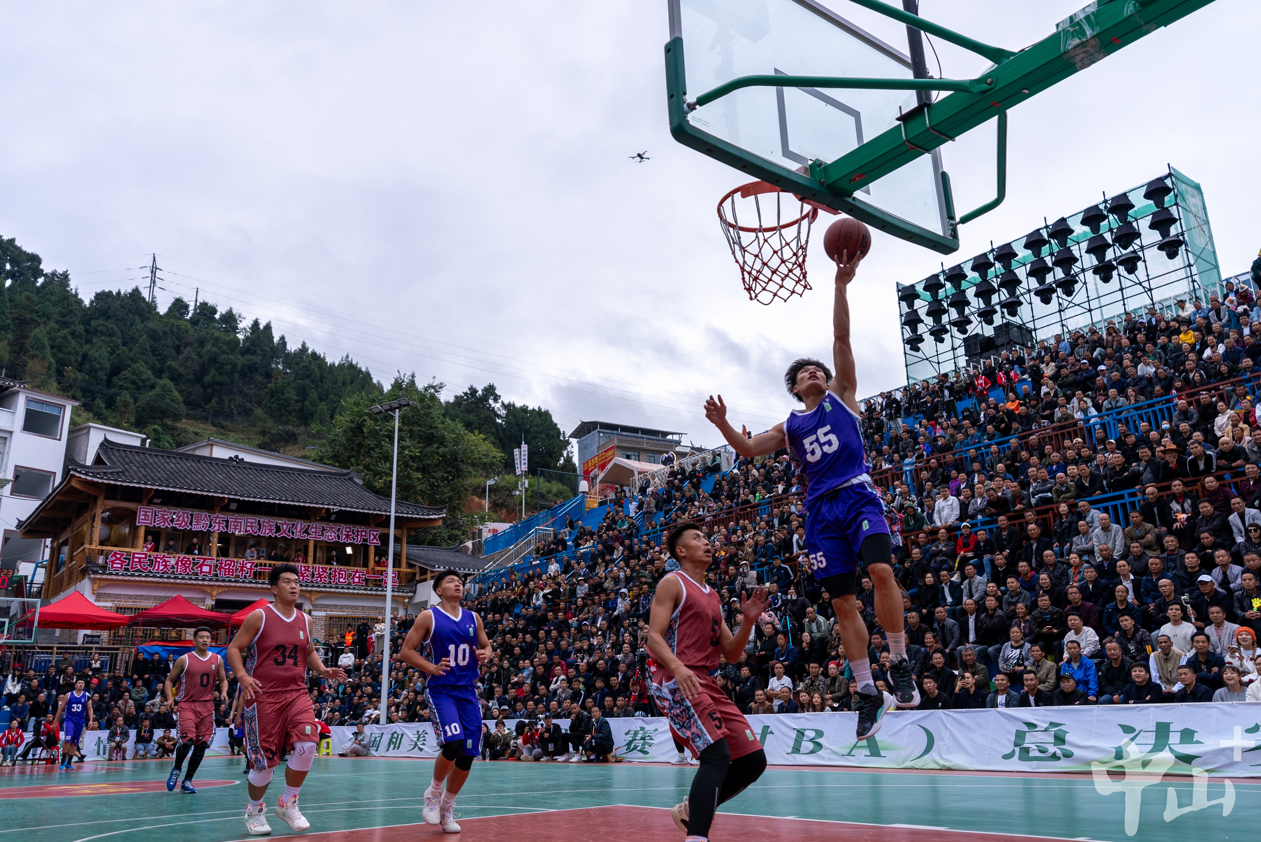 关于本土篮球职业赛事的紧张对抗瞬间雄心勃发的信息 关于本土篮球职业赛事的紧张对抗瞬间雄心勃发的信息