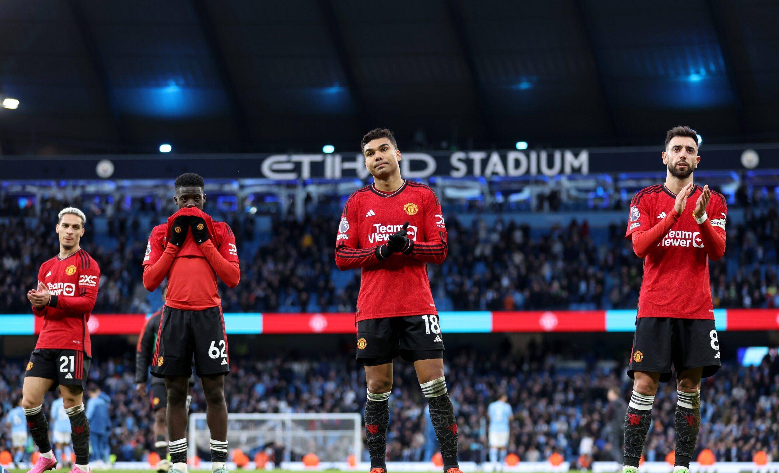 曼联球员集体庆生,建立更紧密的团队 曼联球员集体庆生,建立更紧密的团队