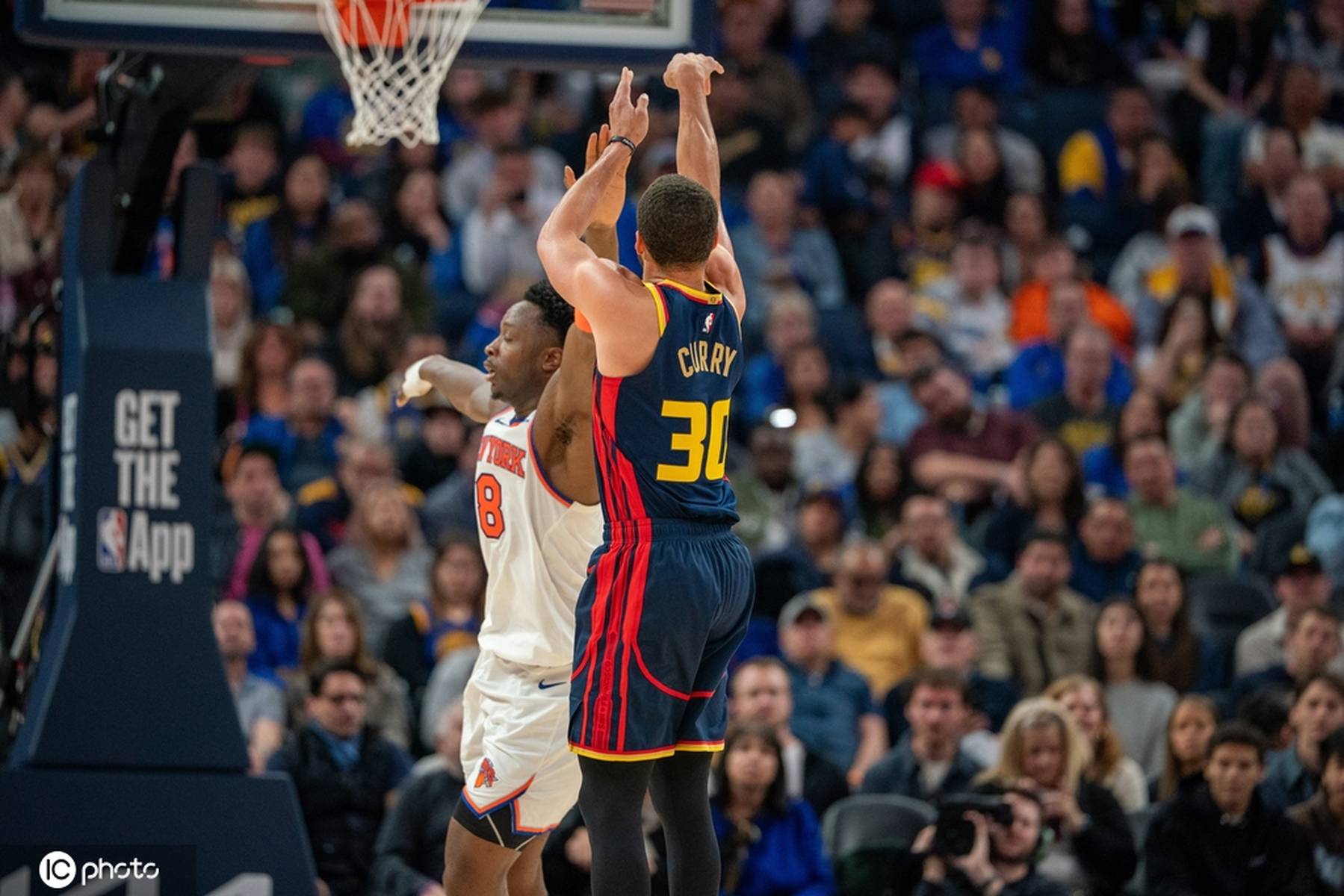 勇士力克马刺,库里精准出手 勇士力克马刺,库里精准出手