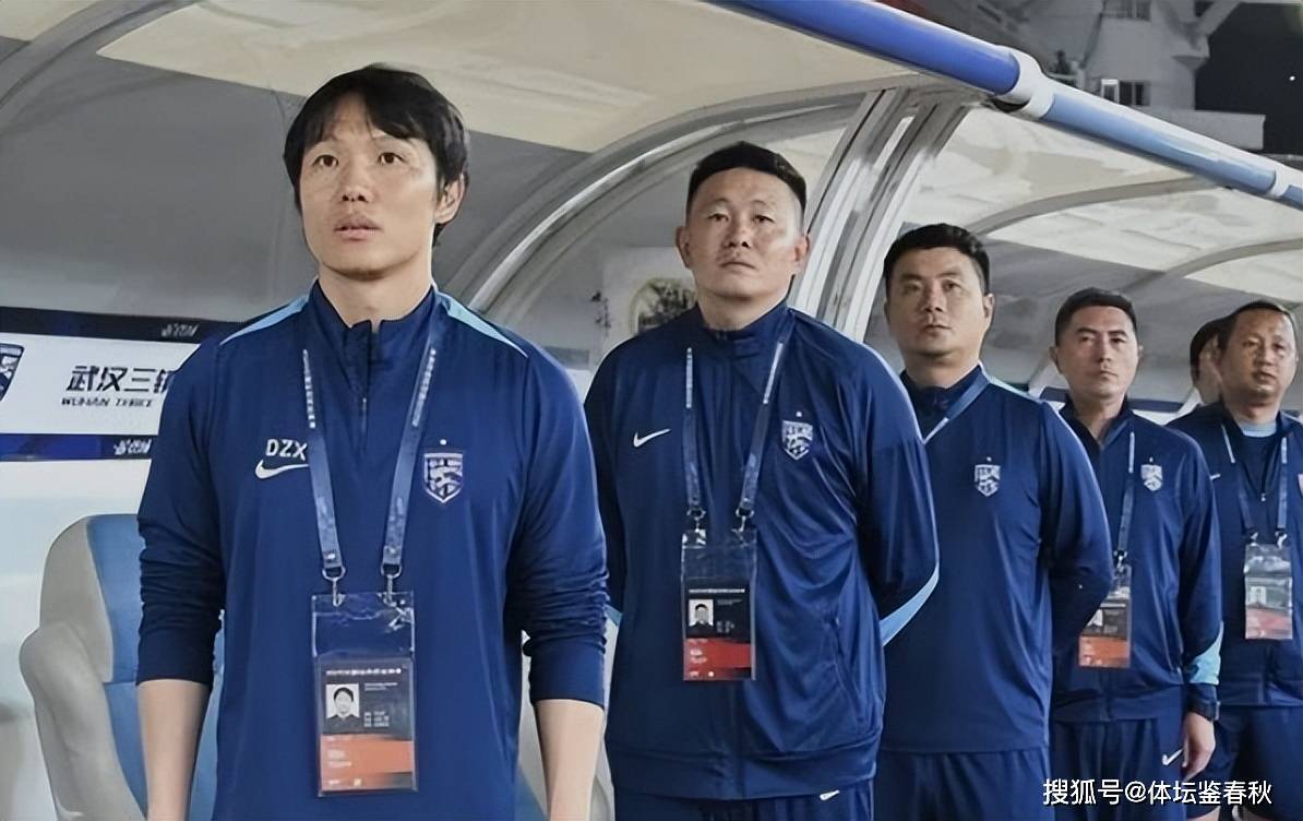 球队主帅因病缺席比赛，助理教练暂代指挥的简单介绍