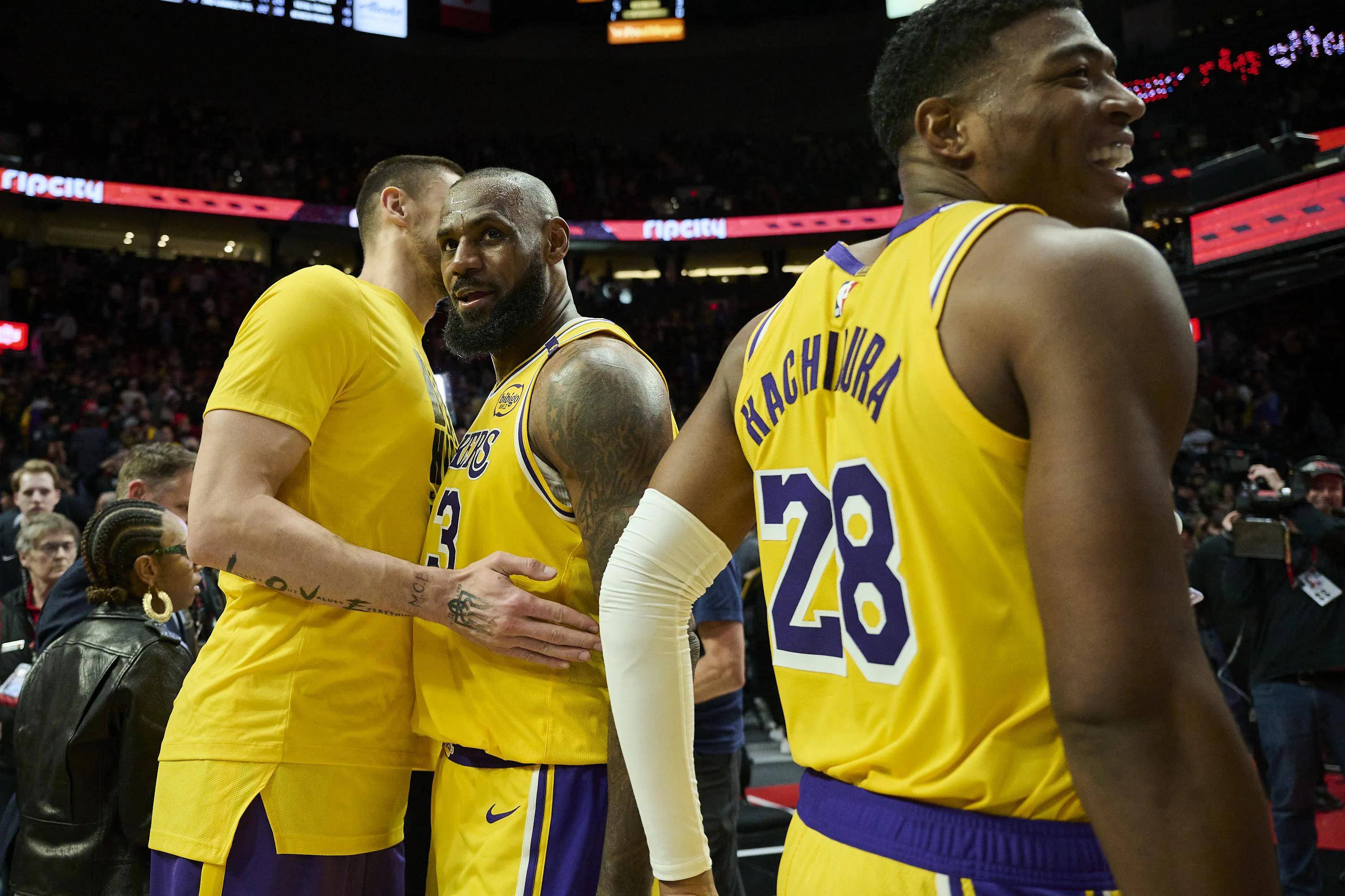 湖人轻取太阳，詹姆斯神助攻