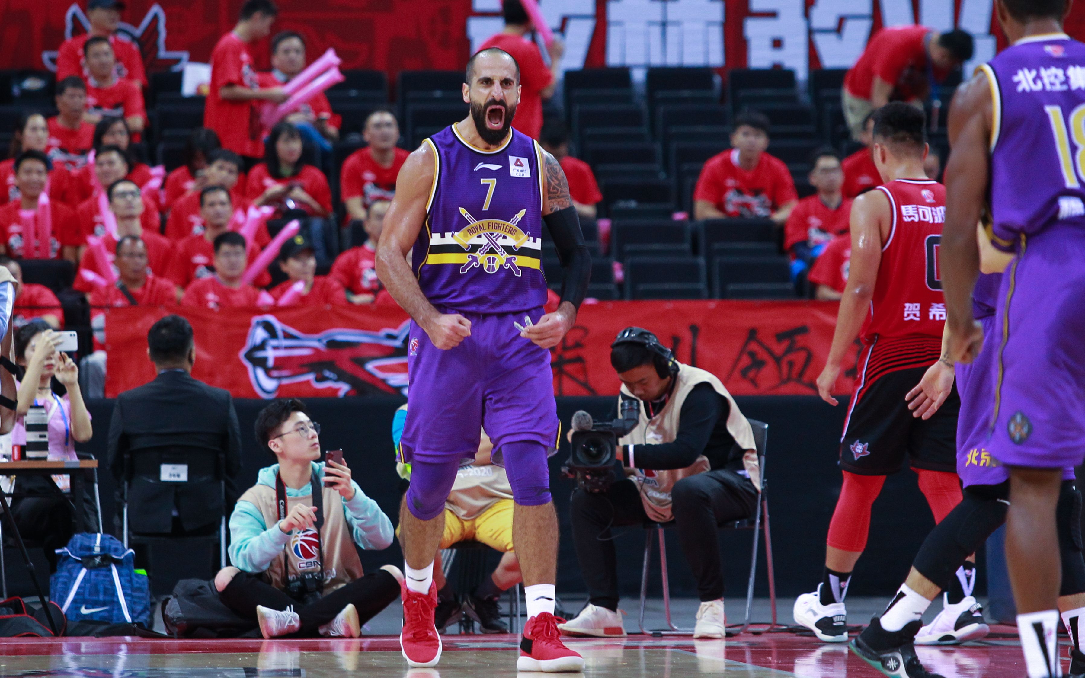 九游娱乐-深圳队轻松取胜，球员技术水平再次获肯定