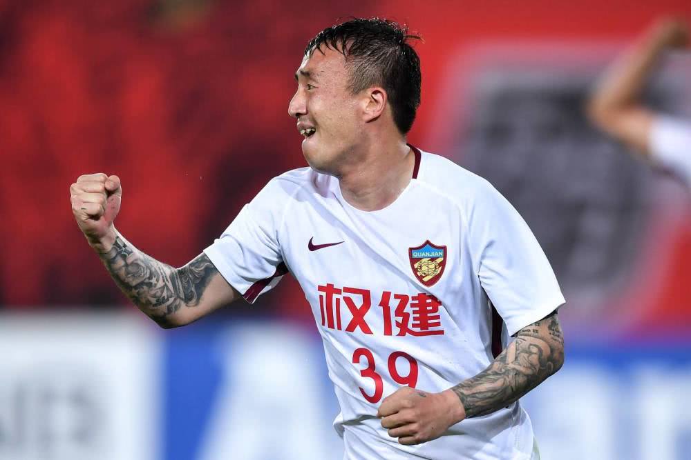 富力队取得历史性胜利，球迷欢呼不已的简单介绍