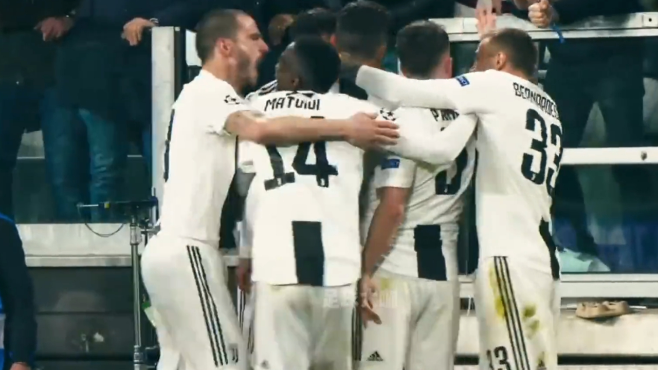 阿贾克斯客场逆转，晋级淘汰赛