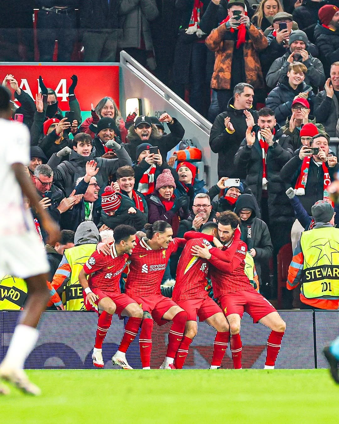 九游娱乐网页-里尔主教练指导球员提升状态赢得比赛