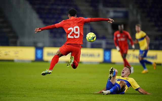 布拉格斯拉维亚主场惨败阿贾克斯，小组出线形势严峻