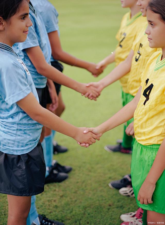 九游娱乐入口-这场足球比赛让人们看到了运动员们的拼搏精神