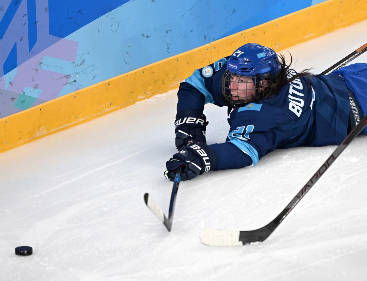 俄罗斯女子冰球队力挽狂澜，逆转连胜
