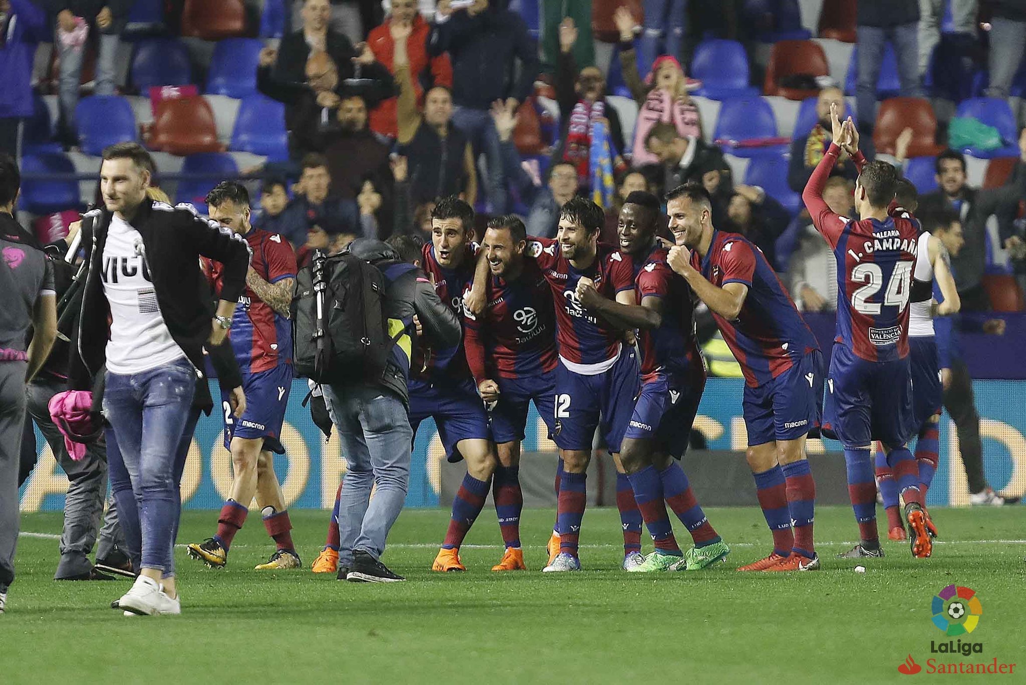 关于莱万特主场战平，保级形势变幻莫测的信息