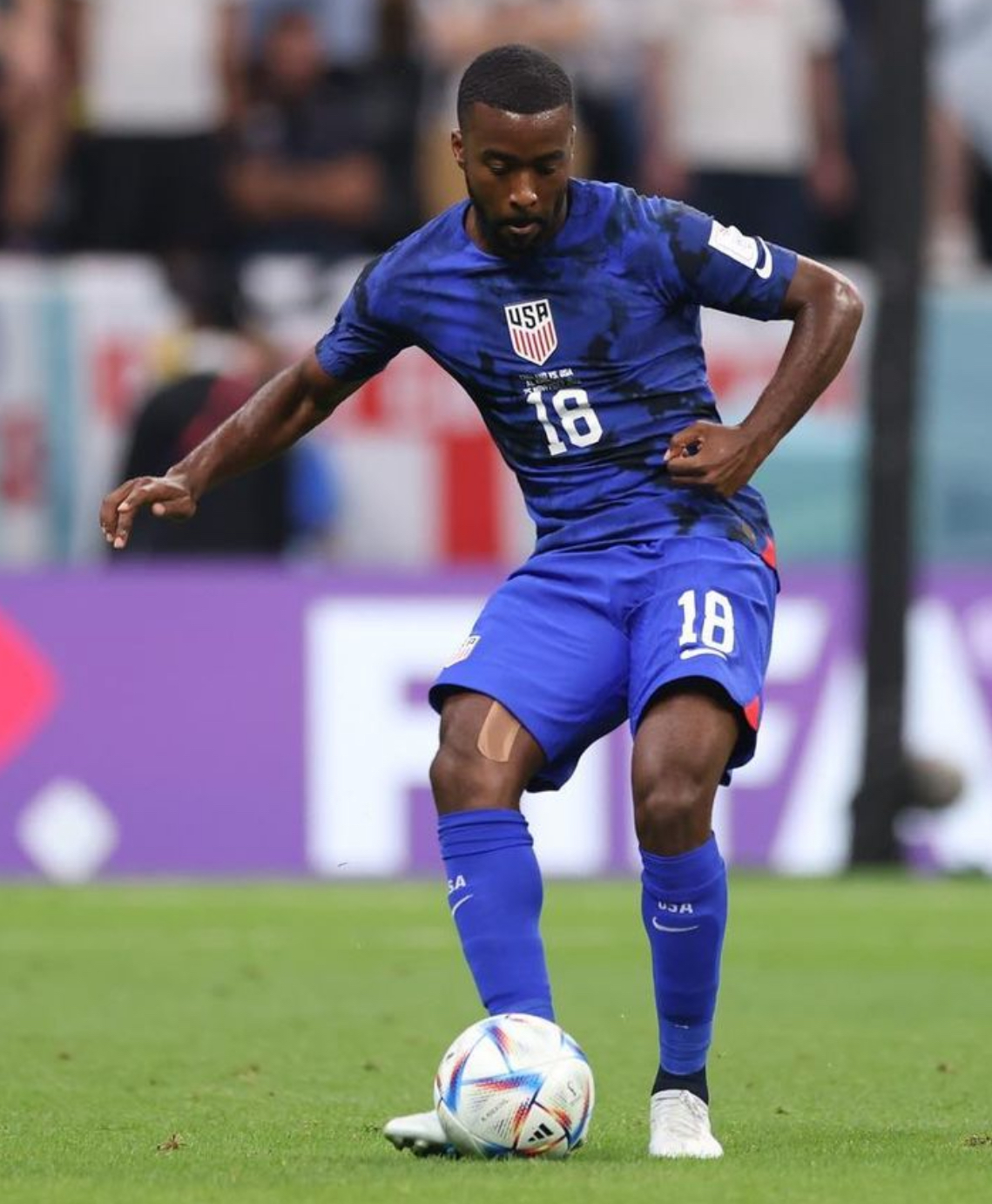 包含沙尔克主场大破对手，表现令人瞩目的词条