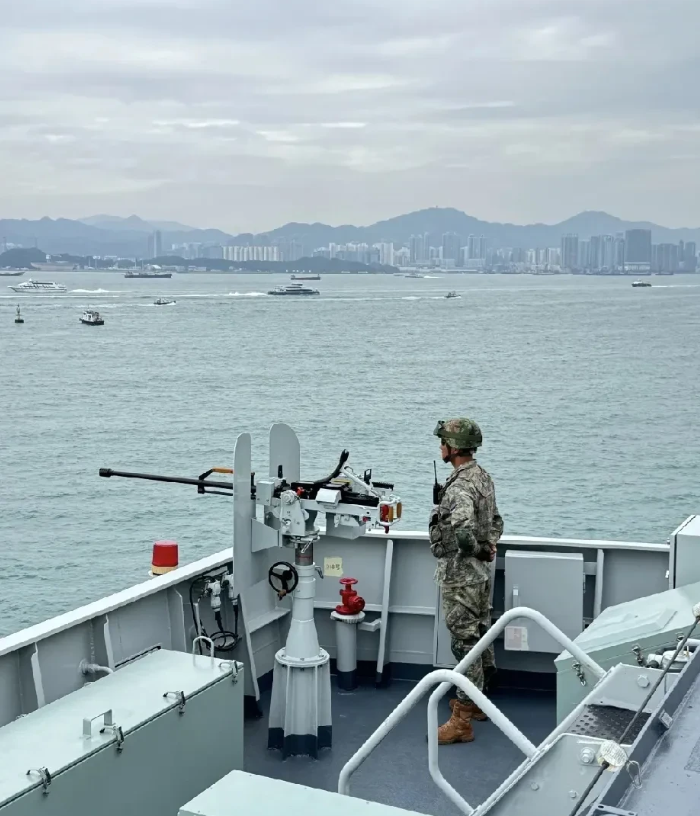 九游APP-香港飞马队员配合默契，壮大进攻火力！