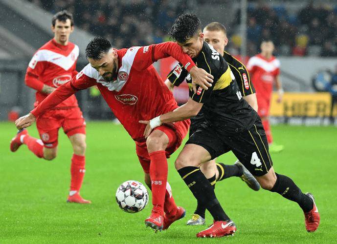 沙尔克取得比赛胜利后，晋级下一轮