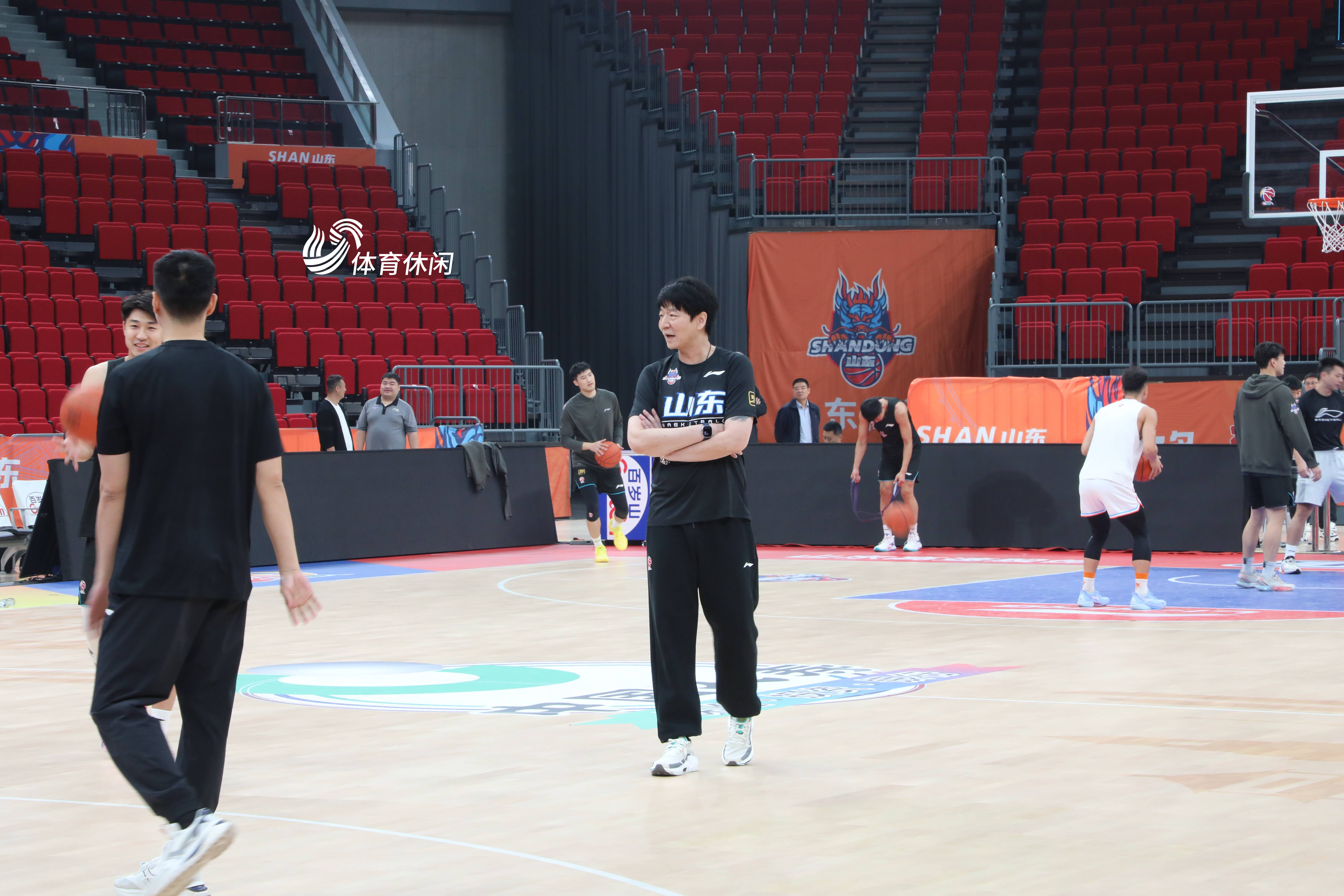 山东男篮业绩表现不佳主帅遭围观的简单介绍