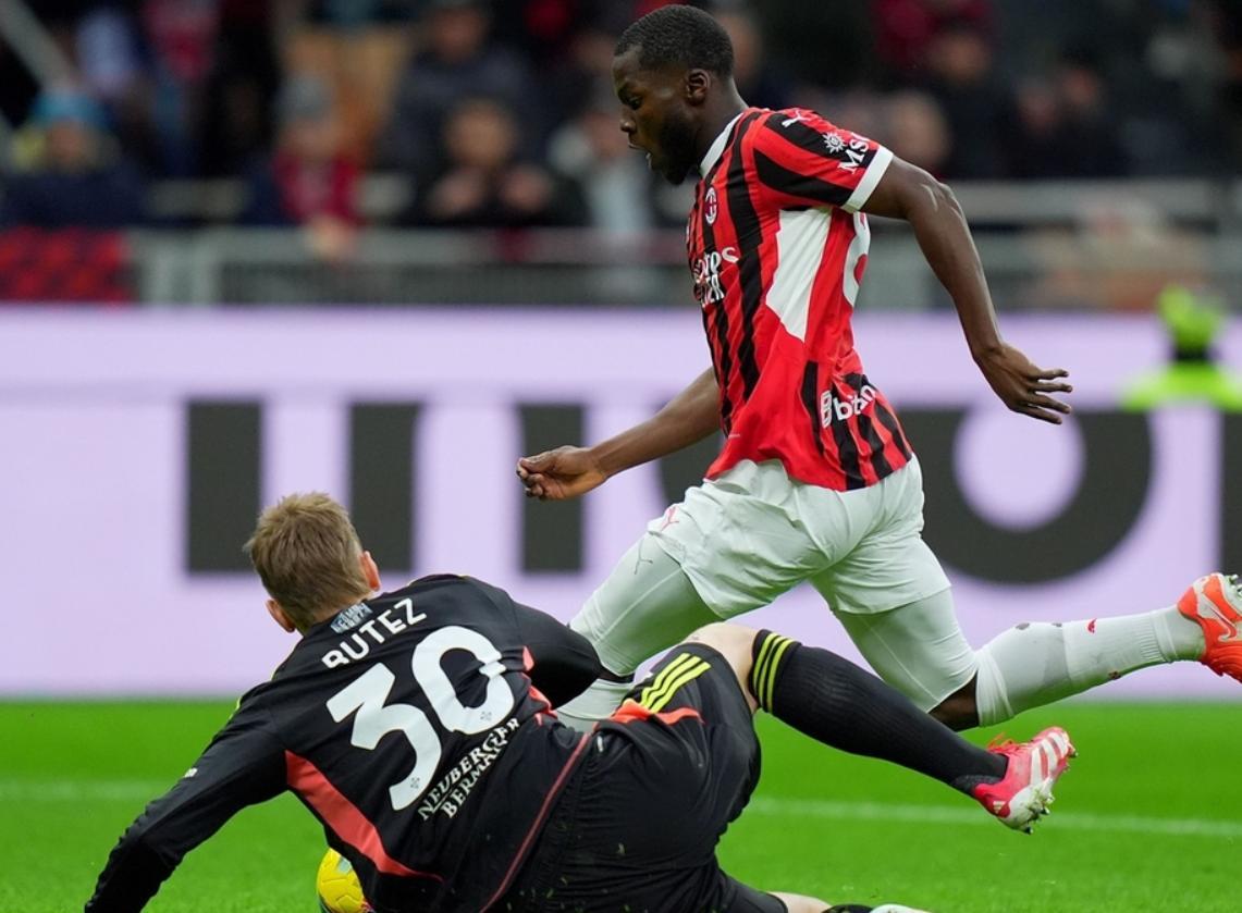 九游娱乐入口-AC米兰球员被红牌罚下，全场比赛无法继续