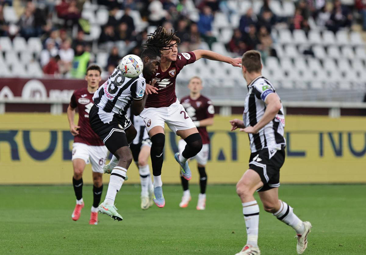 九游VIP-足球比赛的魅力无限,各队士气高昂