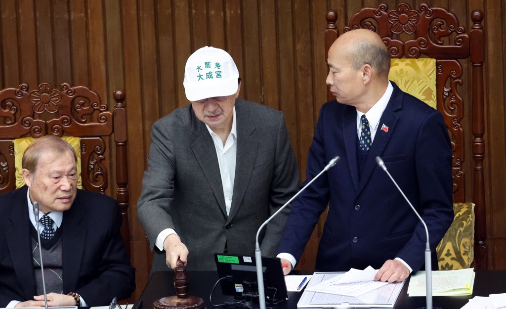 九游APP-世界足坛豪门对决,火药味十足