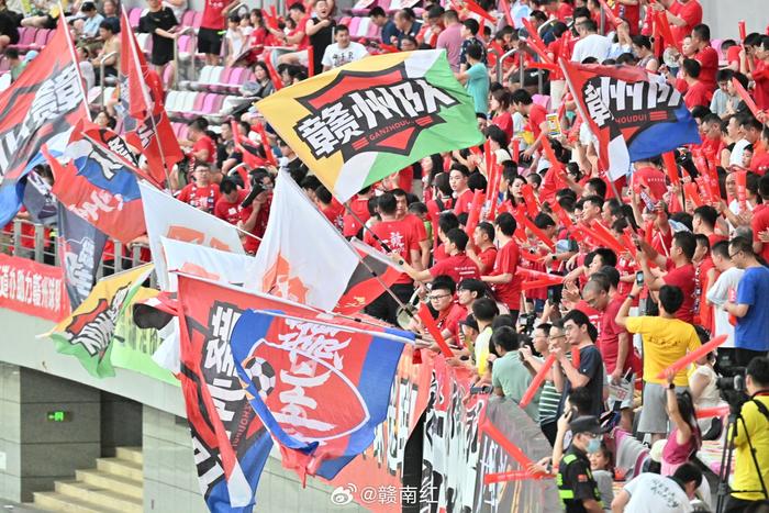 九游娱乐官方网站-热议淘汰赛赛程：精彩对决频频上演，球迷热情高涨