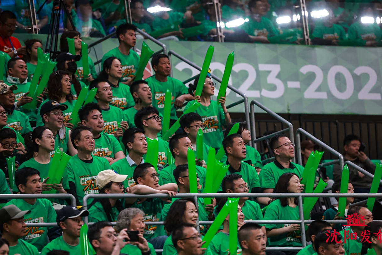 热议淘汰赛赛程:精彩对决频频上演,球迷热情高涨 热议淘汰赛赛程:精彩对决频频上演,球迷热情高涨