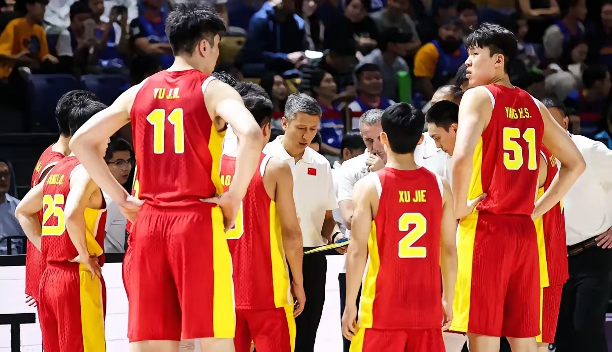 九游娱乐网站-某队队员集体发力，士气高昂赢球