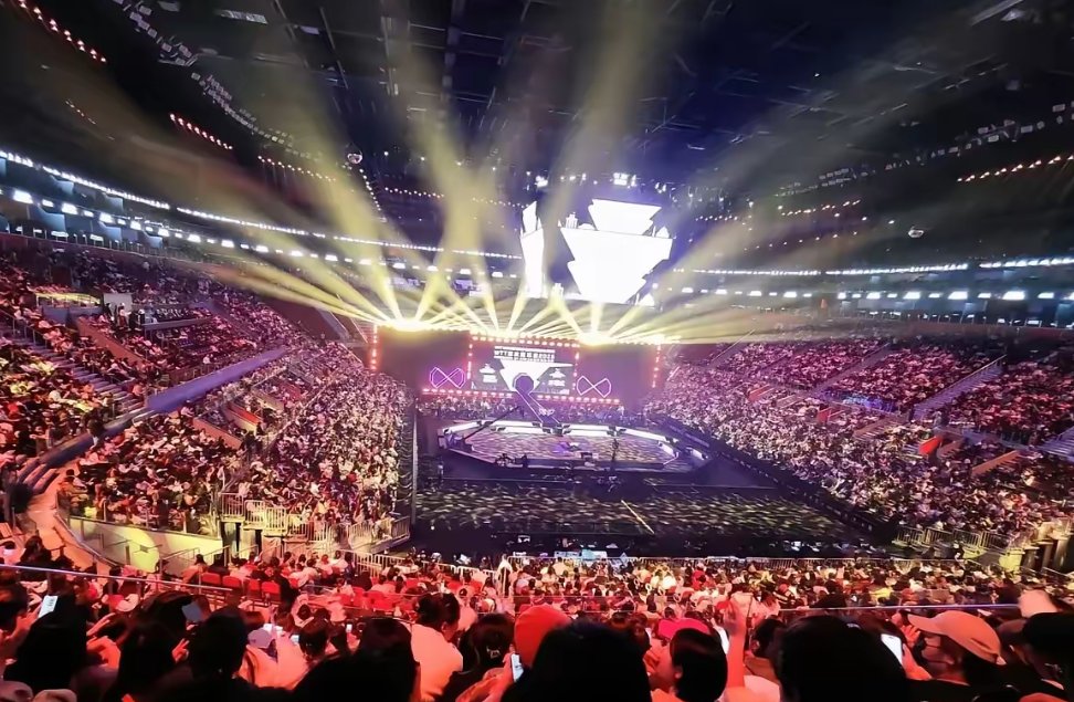 比赛现场的气氛火爆异常，观众们激情高涨的简单介绍