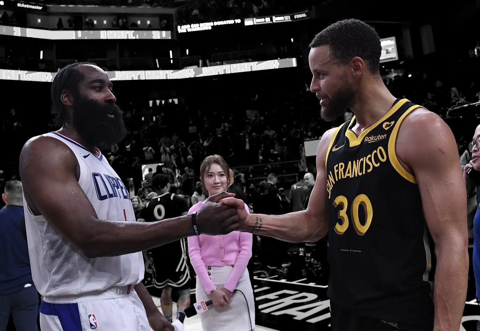 西部半决赛火箭胜快船，将战总决赛