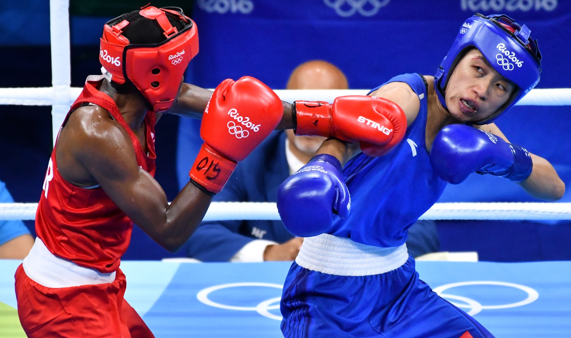 关于拳击女子组比赛，英国选手力压群雄的信息