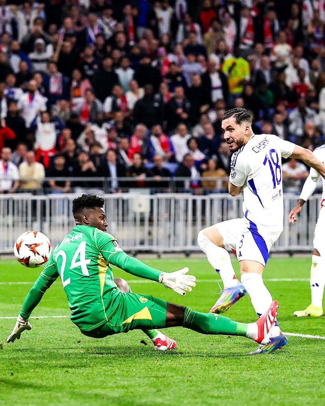 九游中国-曼联连续两场不败，成绩稳定