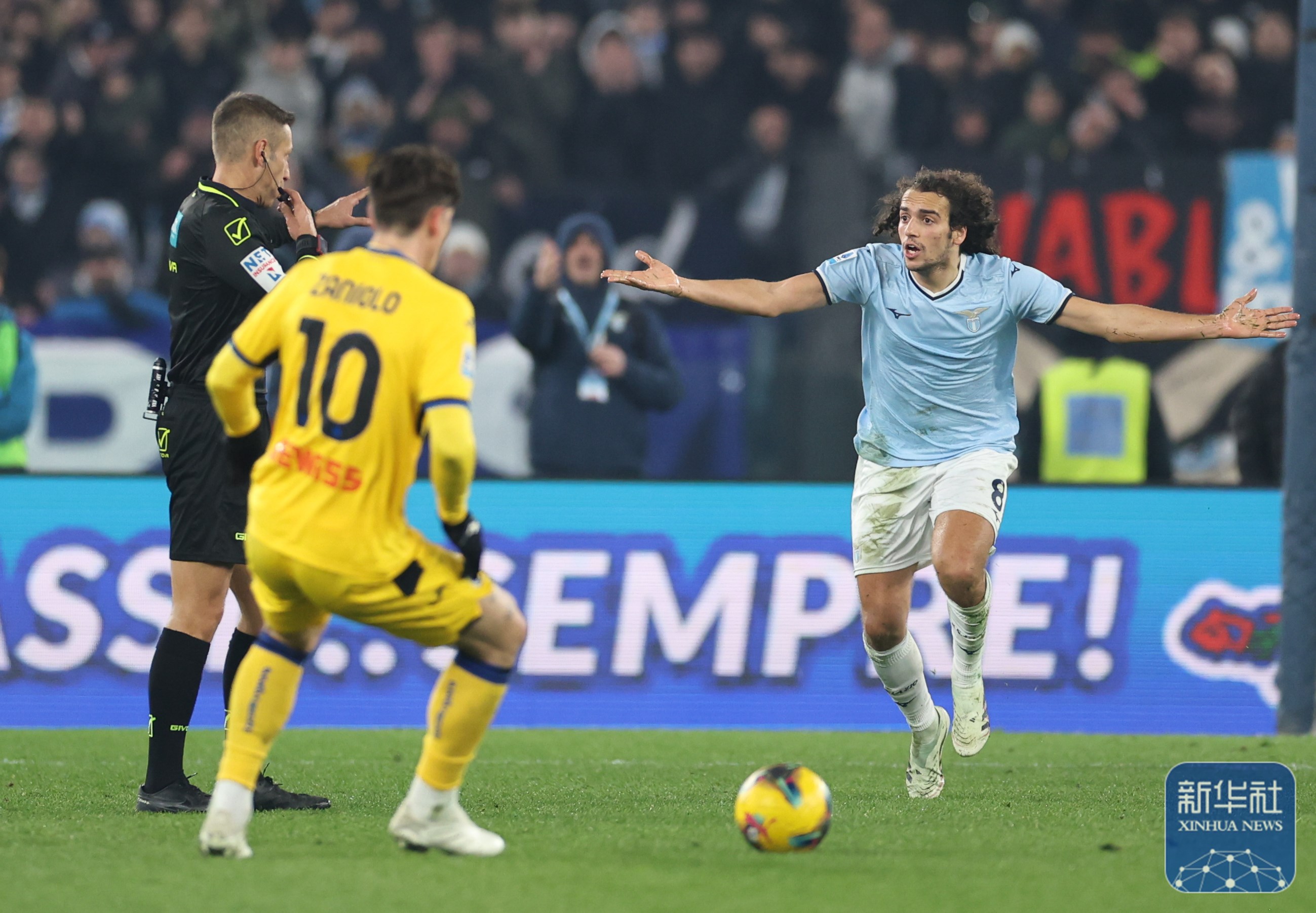 九游娱乐入口-球员们拼尽全力，力争最终胜利