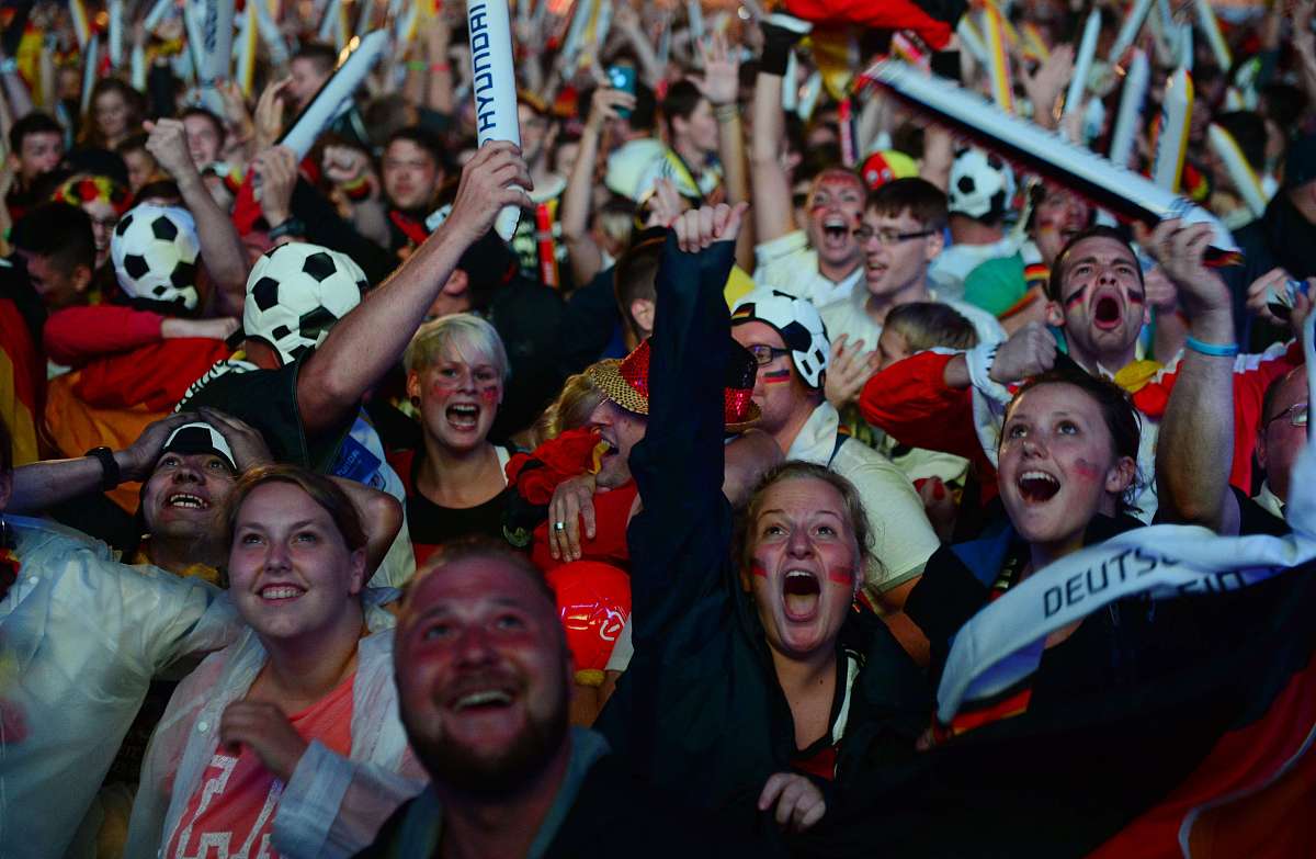 球员们拼尽全力，力争最终胜利