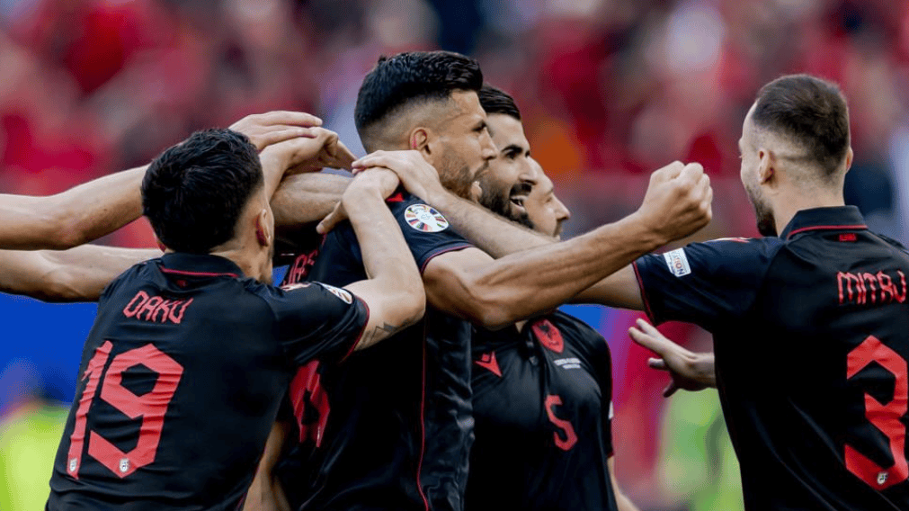 九游体育平台-梦幻组合！英格兰队与波兰队携手成功晋级世界杯半决赛