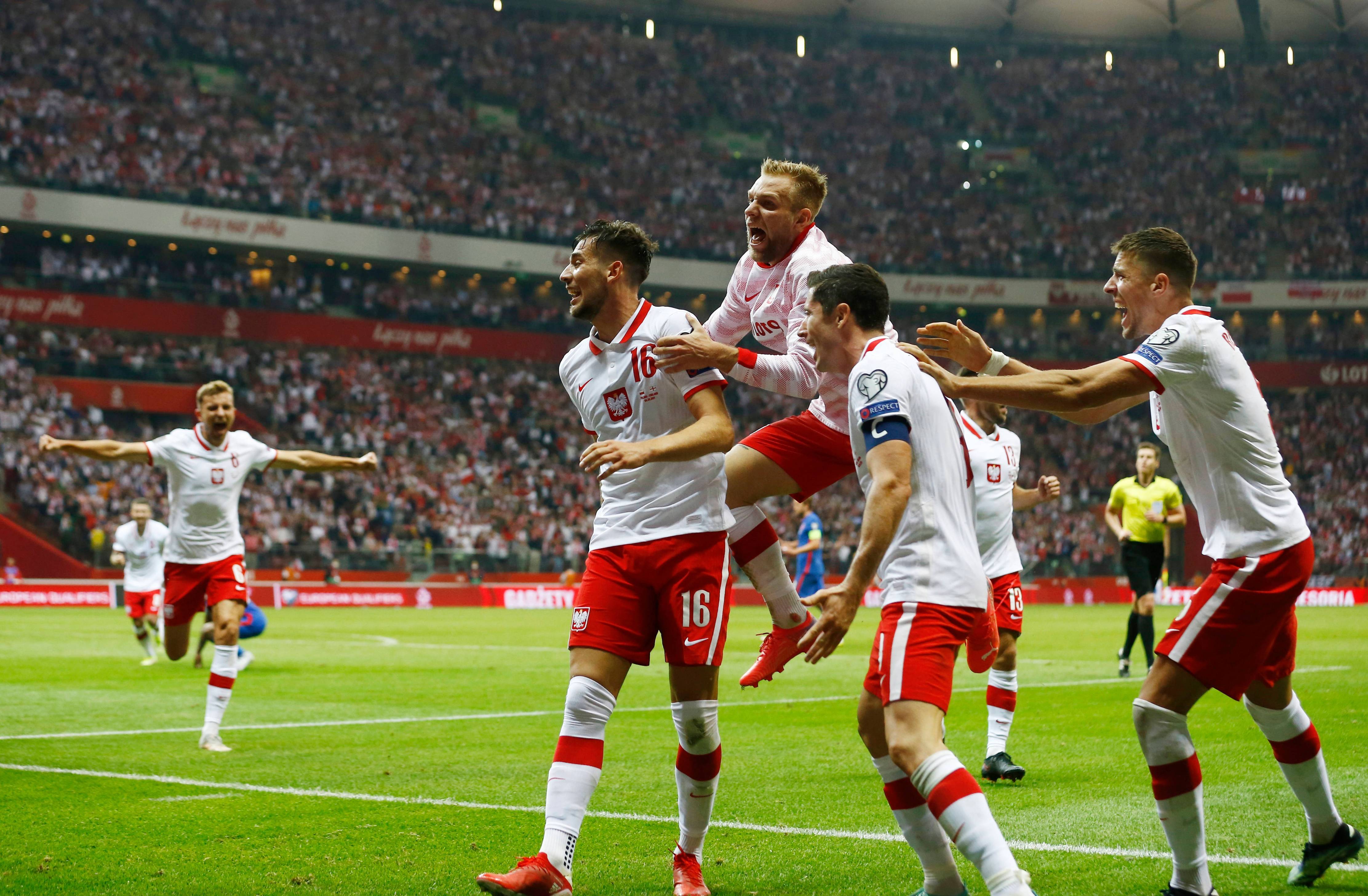 包含欧预赛赛场上的精彩对抗继续升温的词条