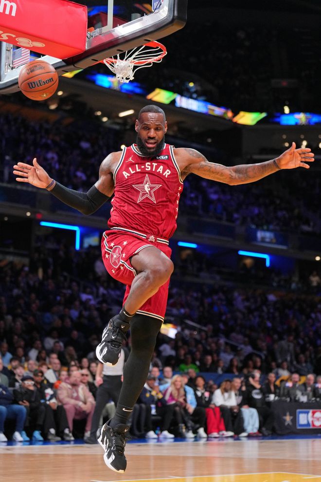 九游娱乐官方-NBA明星赛：詹姆斯再次当选最有价值球员