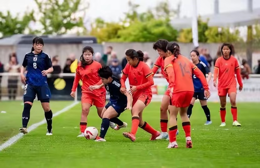 俄罗斯女足队在比赛中勇猛抗争的简单介绍