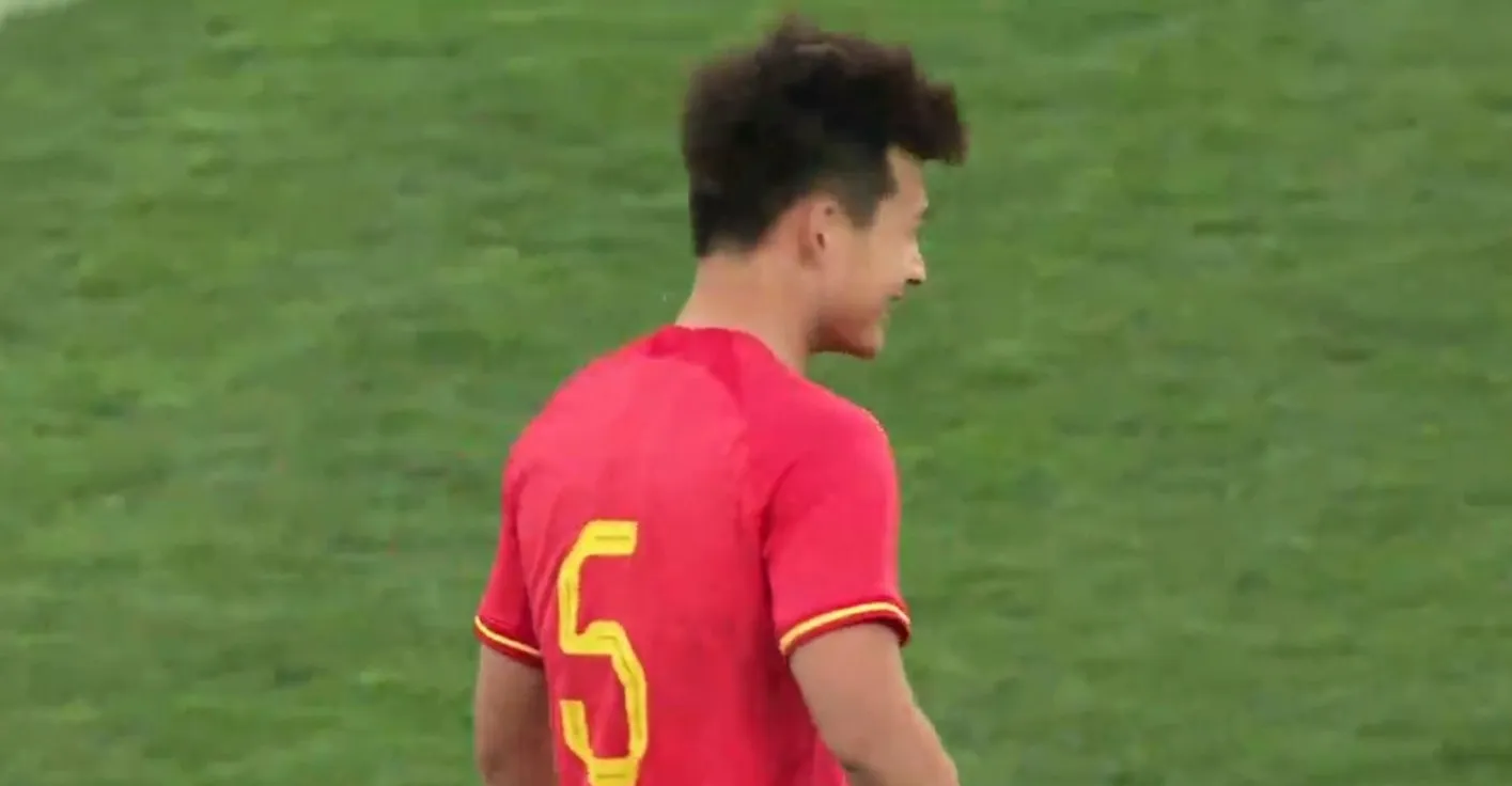 冈比亚队球员表现抢眼,进入下一轮比赛 冈比亚队球员表现抢眼,进入下一轮比赛