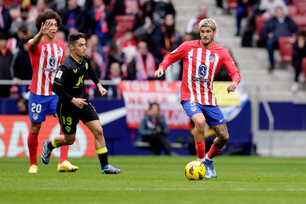 包含拉齐奥抢得关键胜利，成功保持不败的词条