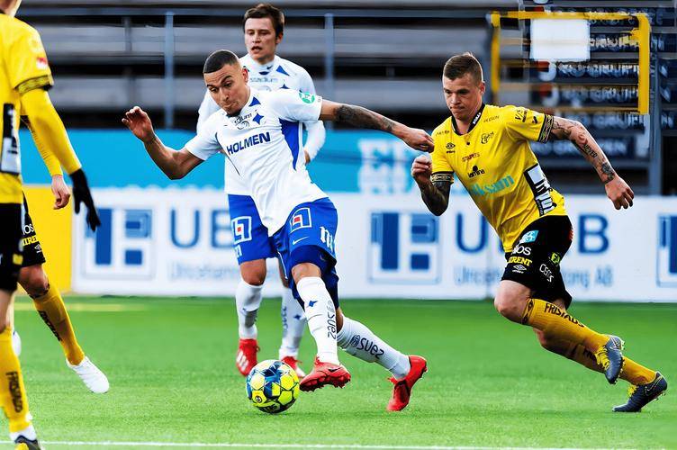 雷加利斯主场取胜，豪取三分