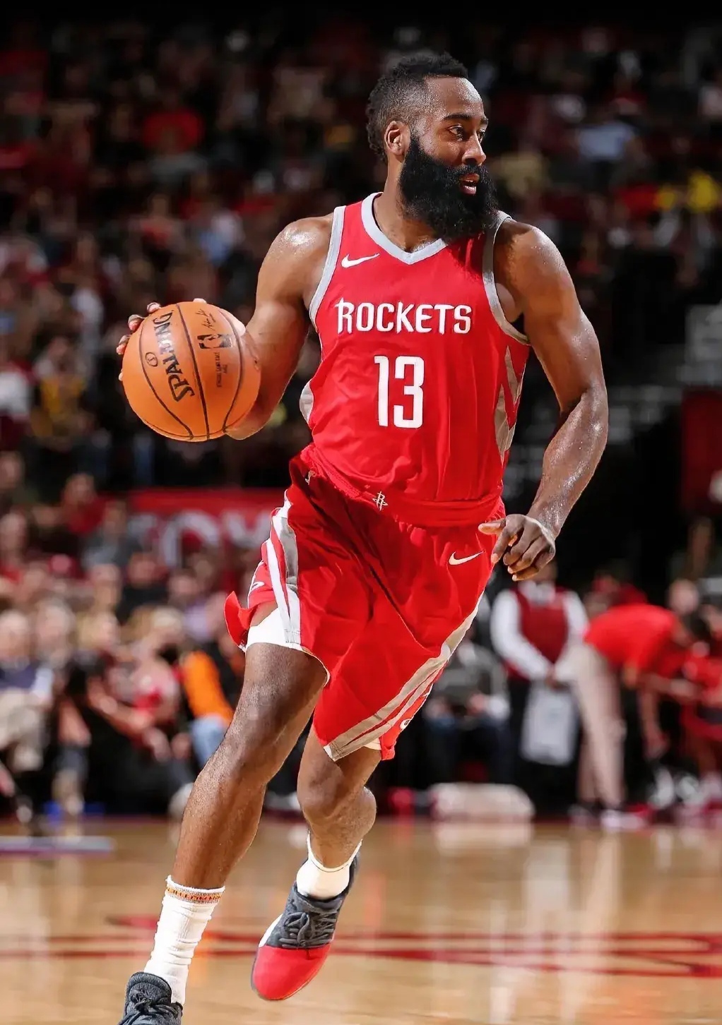 火箭轻取太阳，哈登单场砍下全队篮板数刷新纪录的简单介绍