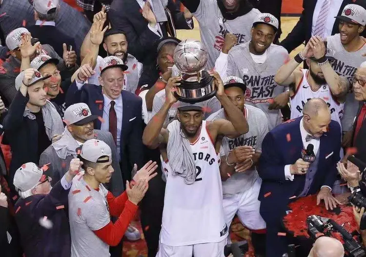 巴黎再添胜绩稳固领先，球迷为胜利欲罢不能