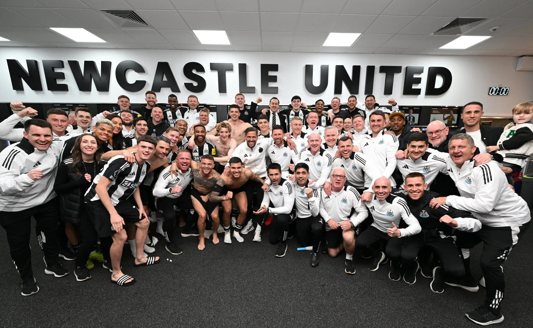 包含卡斯卡斯击败对手,紧追榜首球队的词条 包含卡斯卡斯击败对手,紧追榜首球队的词条