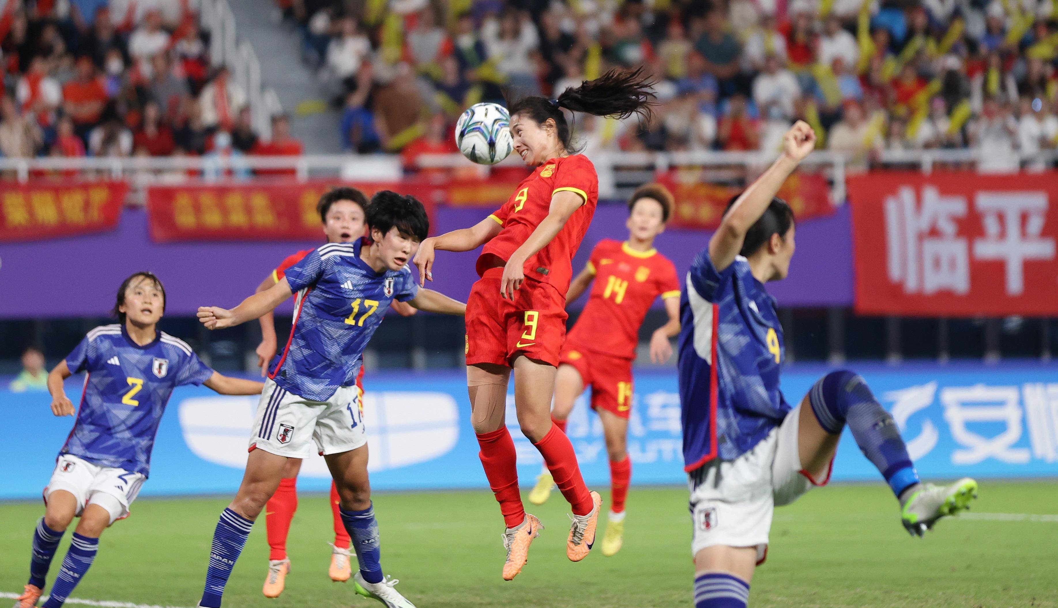 9you娱乐-纪录足球比赛，女队创造历史