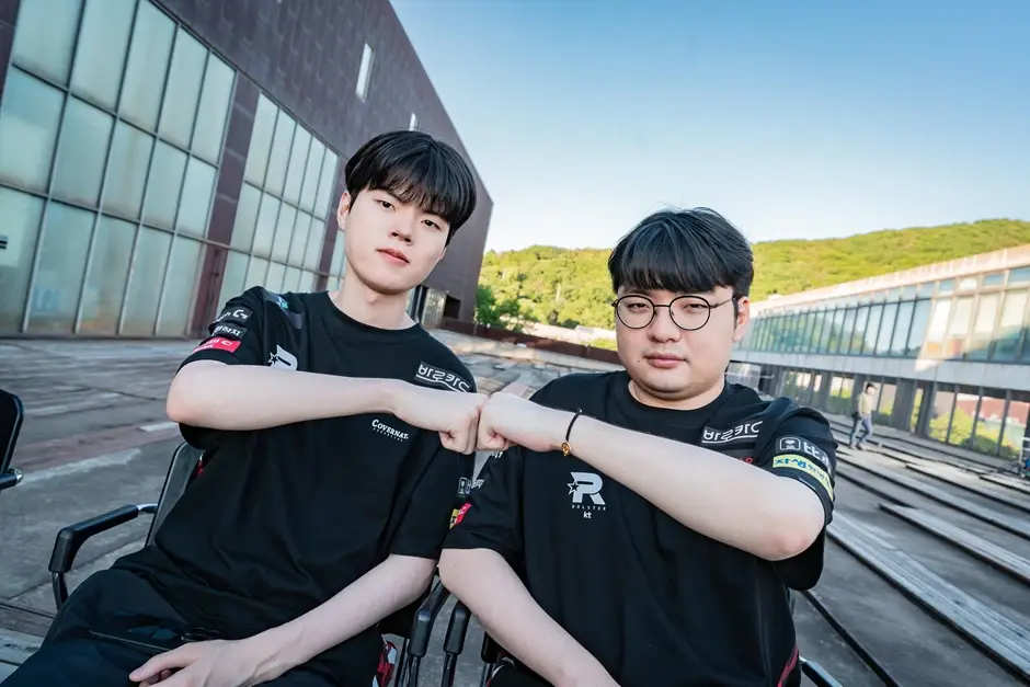 KT轻取T1,Deft线上压制力十足峡谷大战小组赛,让粉丝疯狂欢呼 KT轻取T1,Deft线上压制力十足峡谷大战小组赛,让粉丝疯狂欢呼