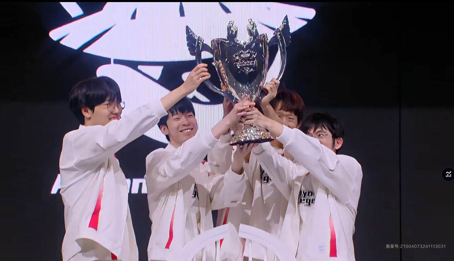 九游体育直播-TES轻取BLG,Tarzan完成史诗逆转激烈交锋全球总决赛,技惊四座