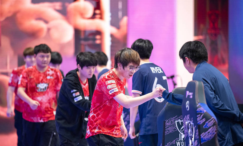 九游中国-关于TL碾压HLE,Kanavi关键团战开团秒人激烈交锋成都决赛之夜,留下经典瞬间的信息