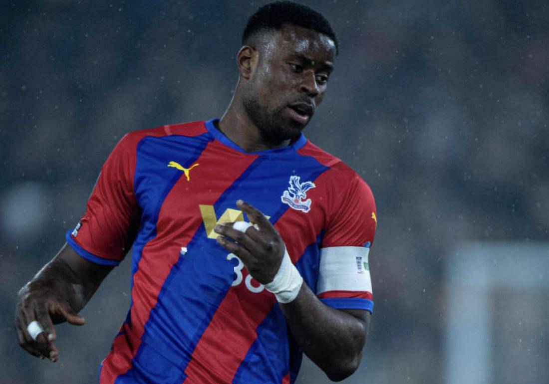 水晶宫门前丢球不断,球员需加强守门技巧 水晶宫门前丢球不断,球员需加强守门技巧