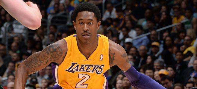 湖人队买断外援合同,球队战绩再度下滑 湖人队买断外援合同,球队战绩再度下滑